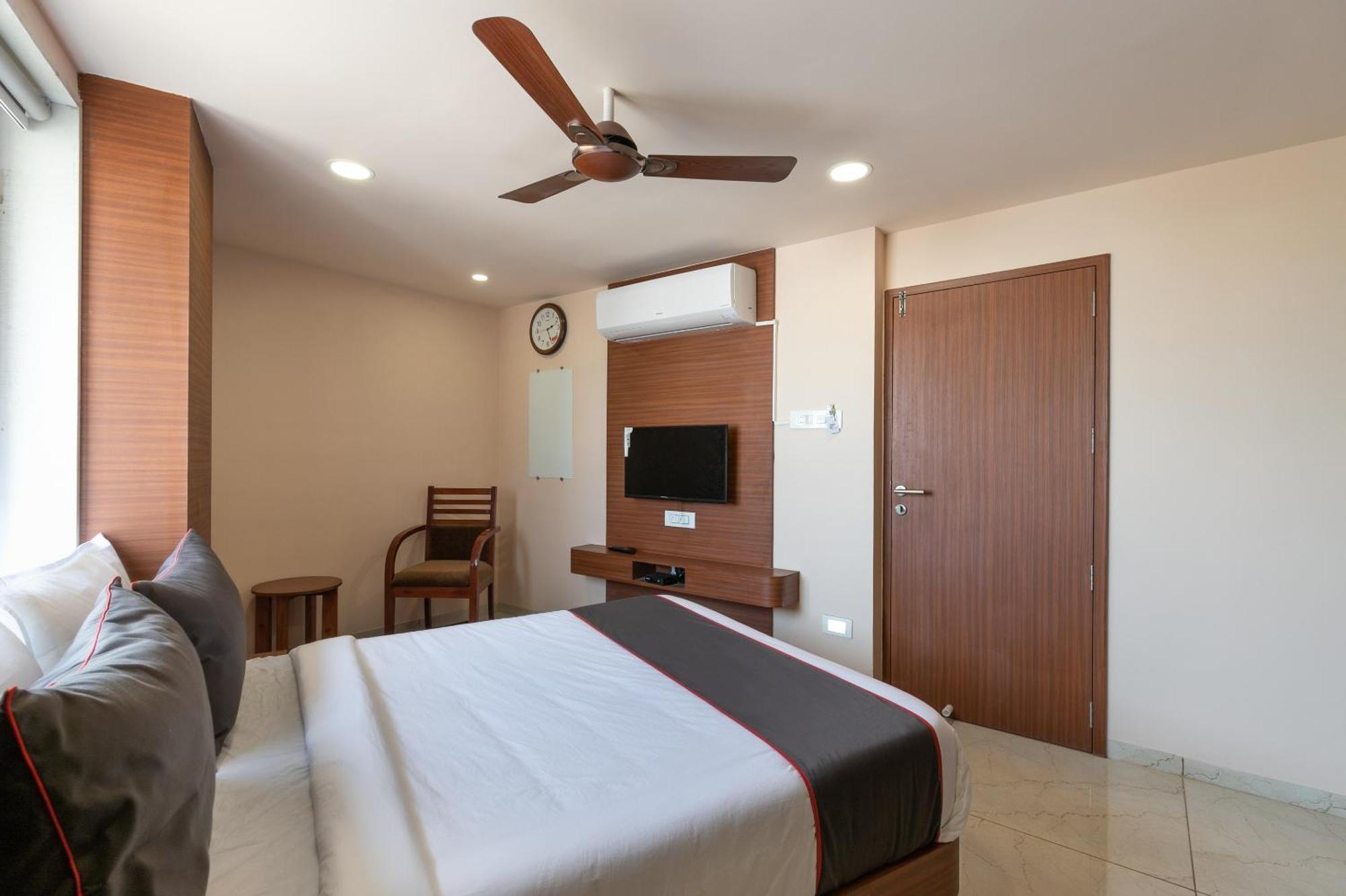 Collection O Simran Raghuveer Para Rajkot Exterior photo